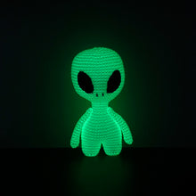 Load image into Gallery viewer, Circulo Space Glow in the Dark Crochet Kit - Alien
