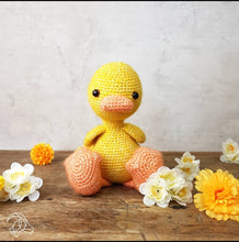 Load image into Gallery viewer, Hardicraft Abby Duck Crochet Kit
